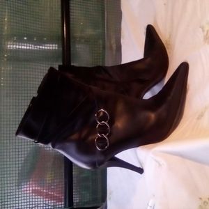 Vintage Heel! Black leather size 7 and 1/2